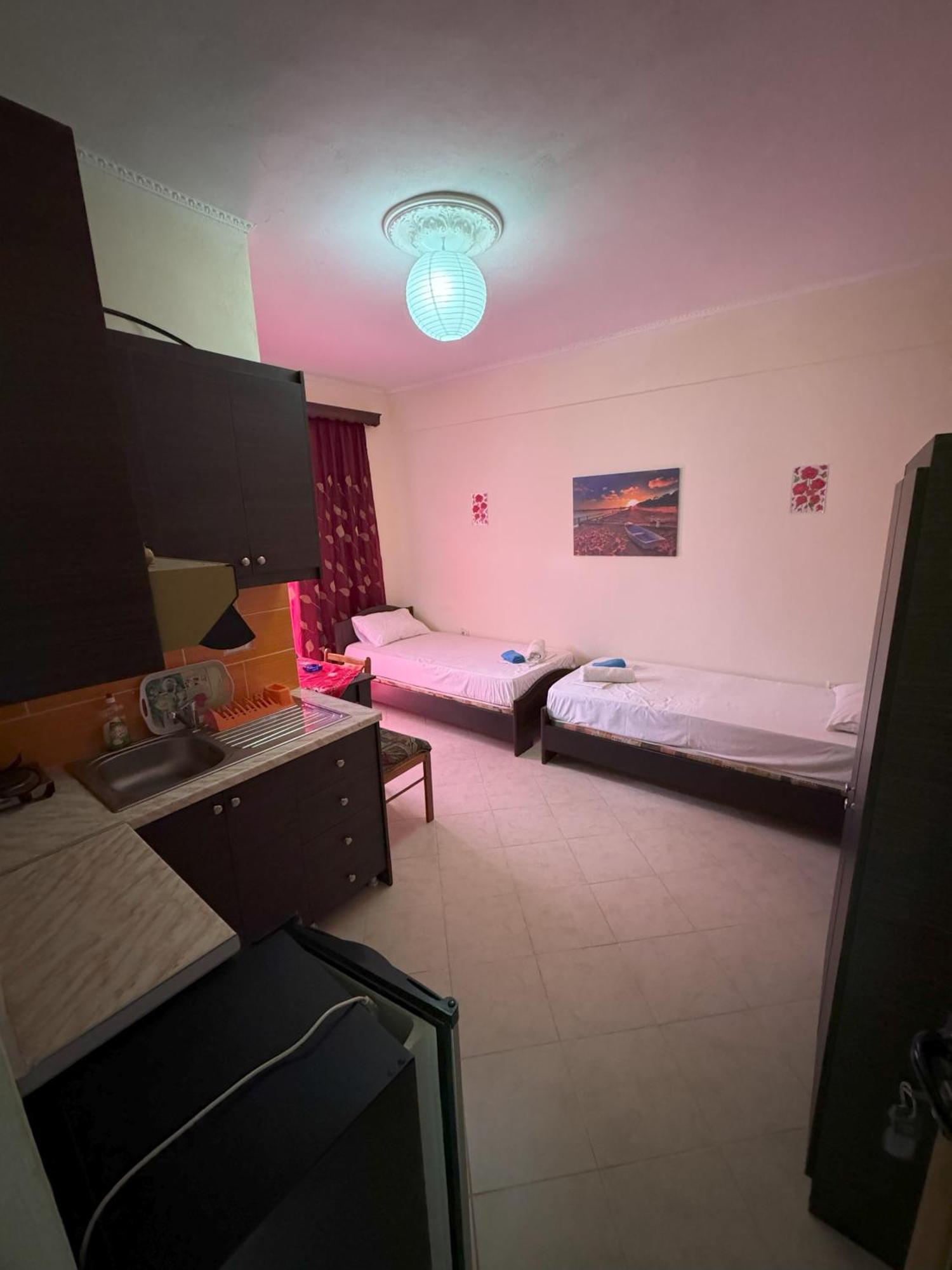 Adrian Agustin Rooms Lukove Bagian luar foto