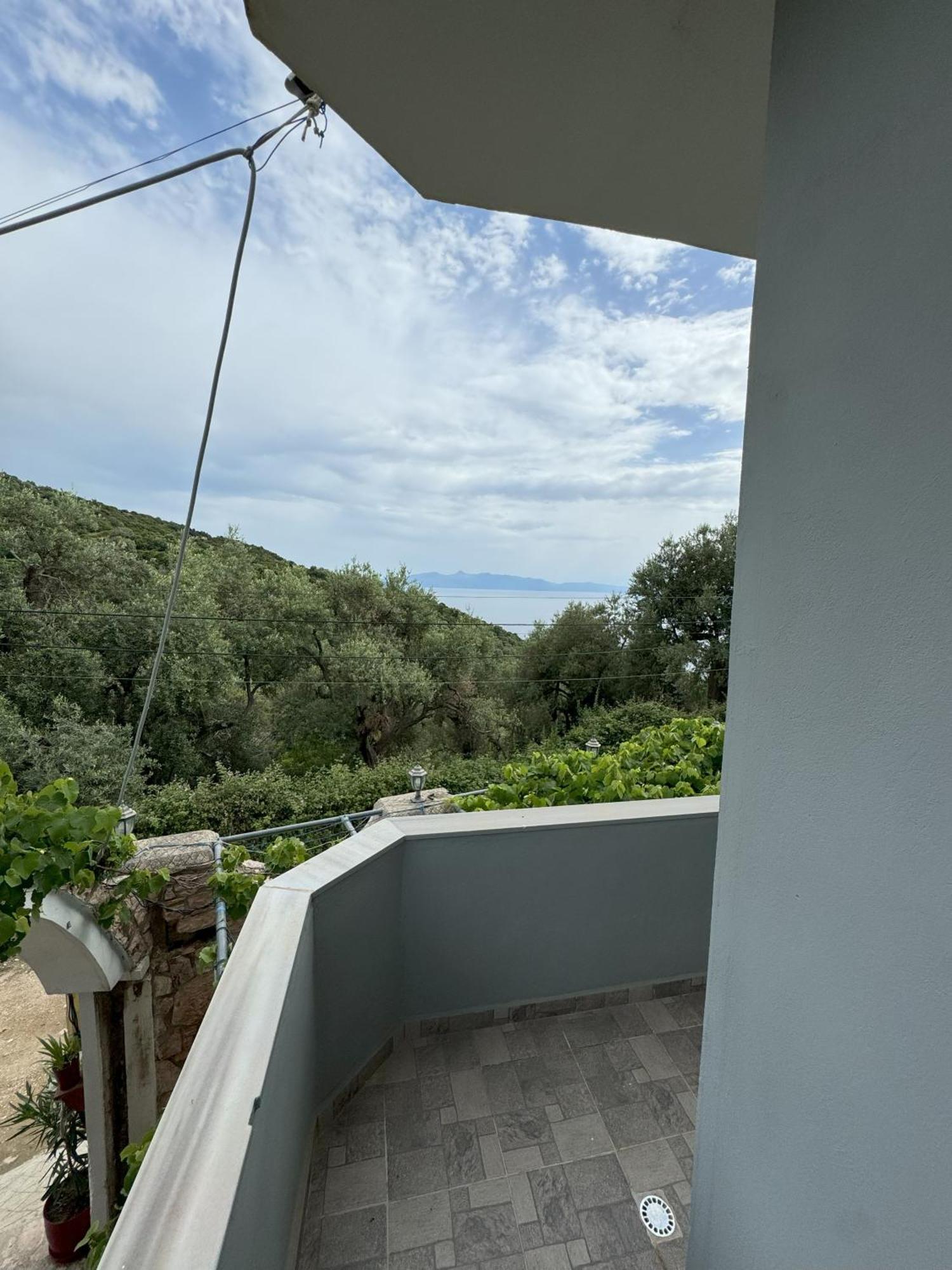 Adrian Agustin Rooms Lukove Bagian luar foto