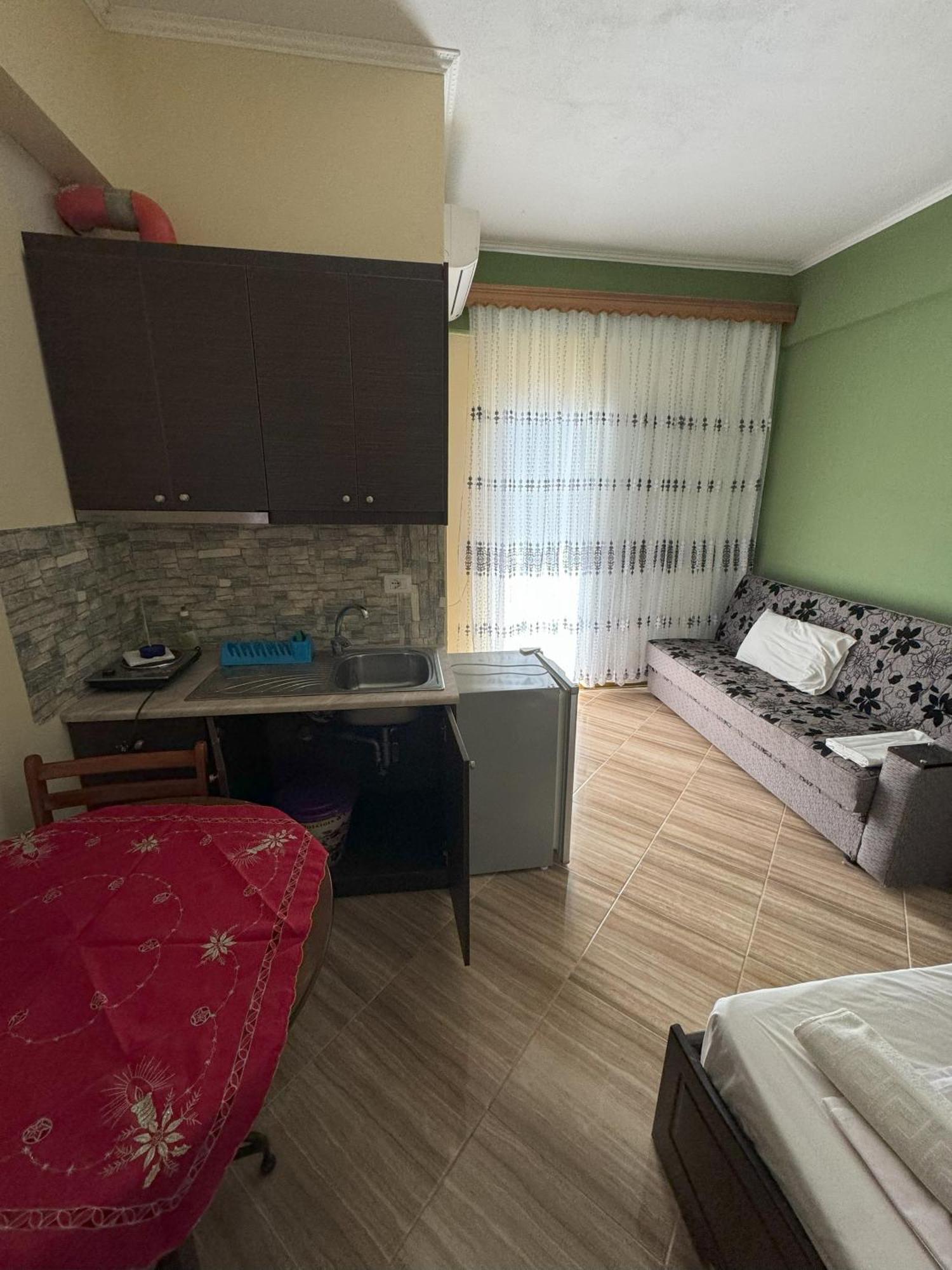 Adrian Agustin Rooms Lukove Bagian luar foto