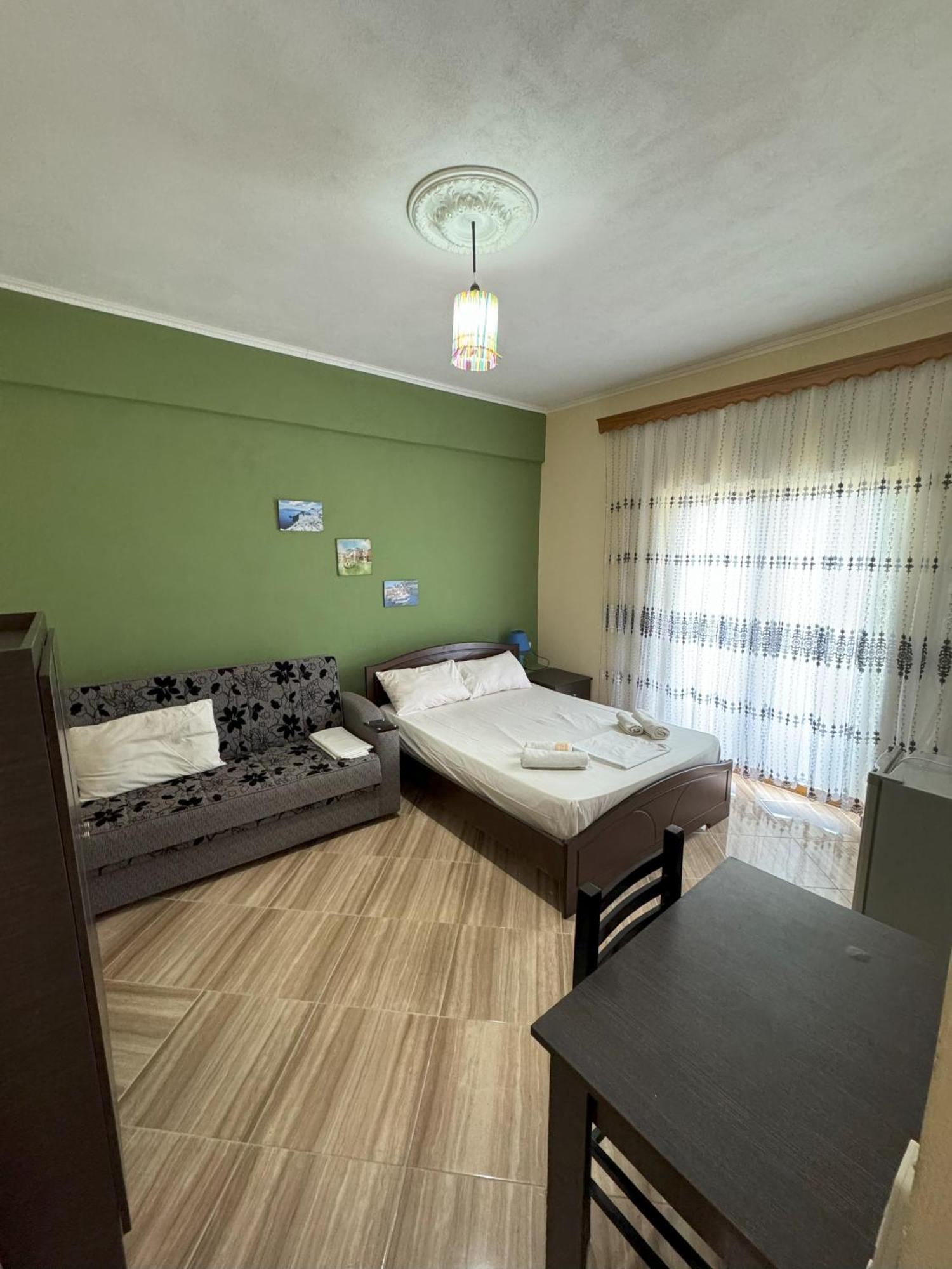 Adrian Agustin Rooms Lukove Bagian luar foto