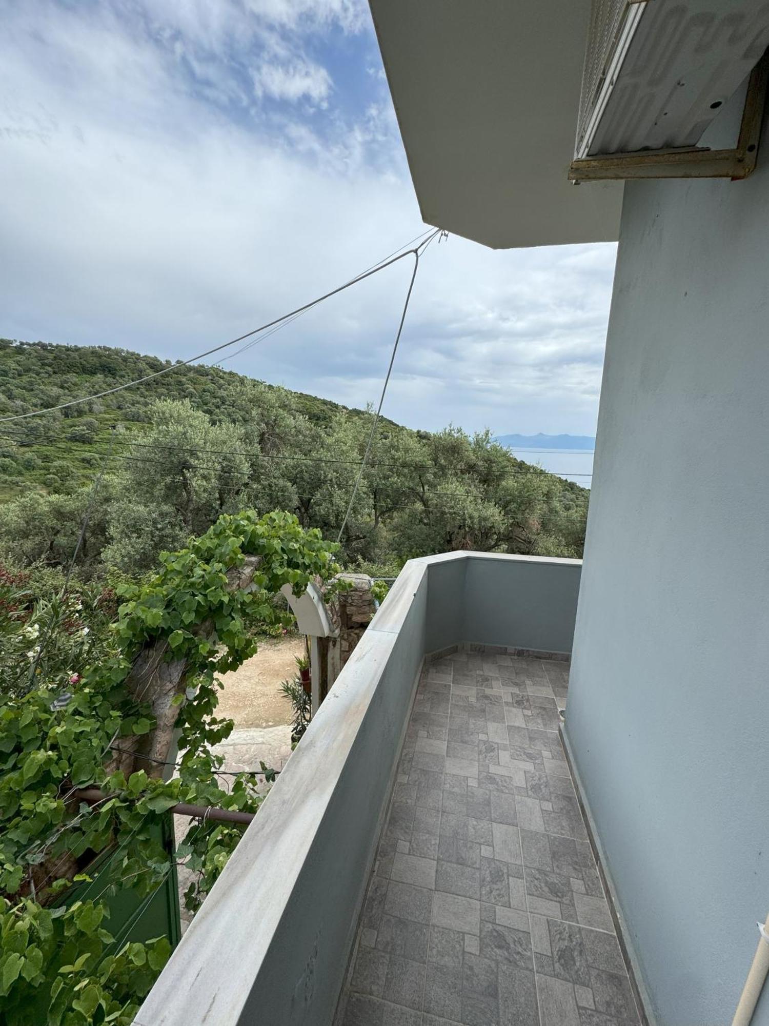 Adrian Agustin Rooms Lukove Bagian luar foto