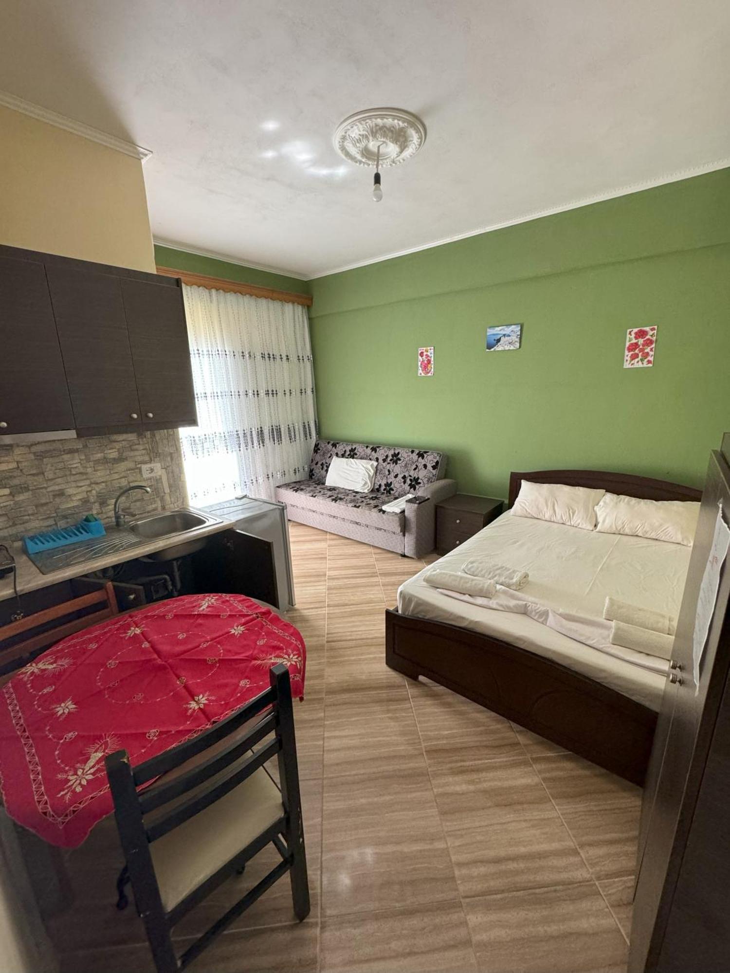 Adrian Agustin Rooms Lukove Bagian luar foto