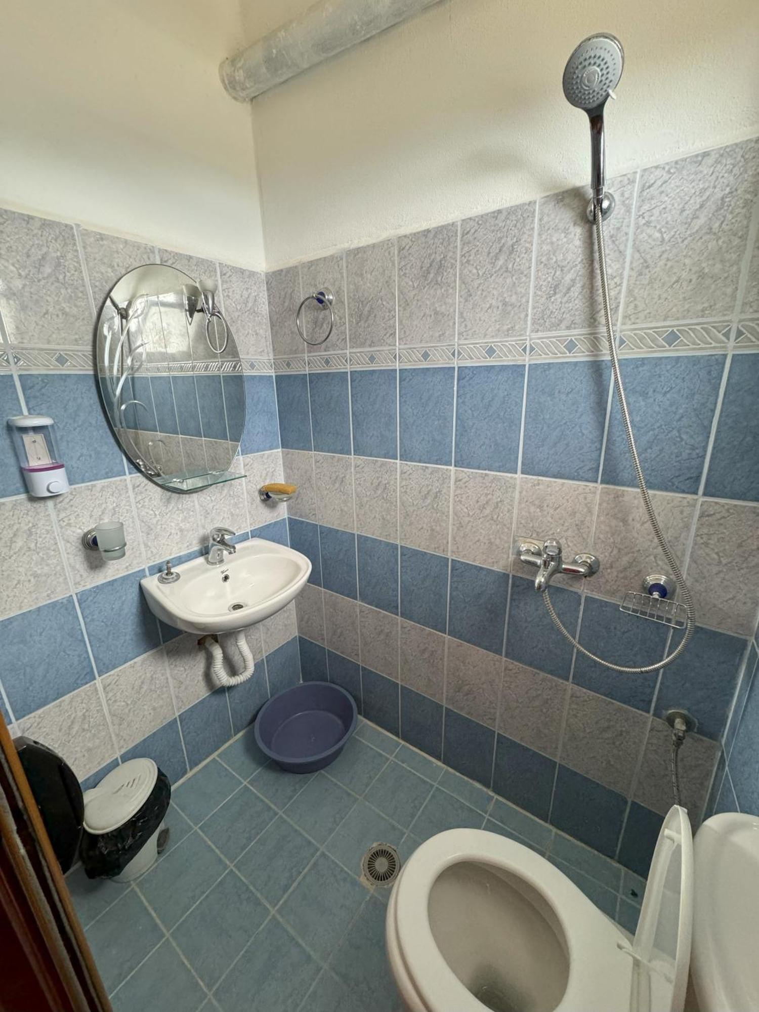 Adrian Agustin Rooms Lukove Bagian luar foto