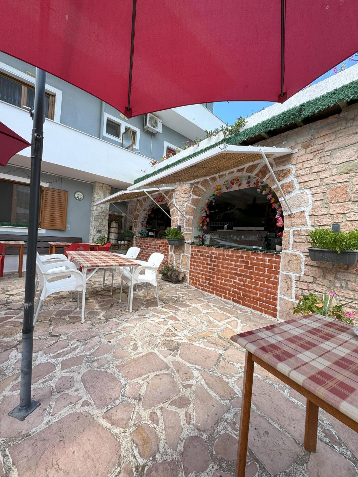 Adrian Agustin Rooms Lukove Bagian luar foto