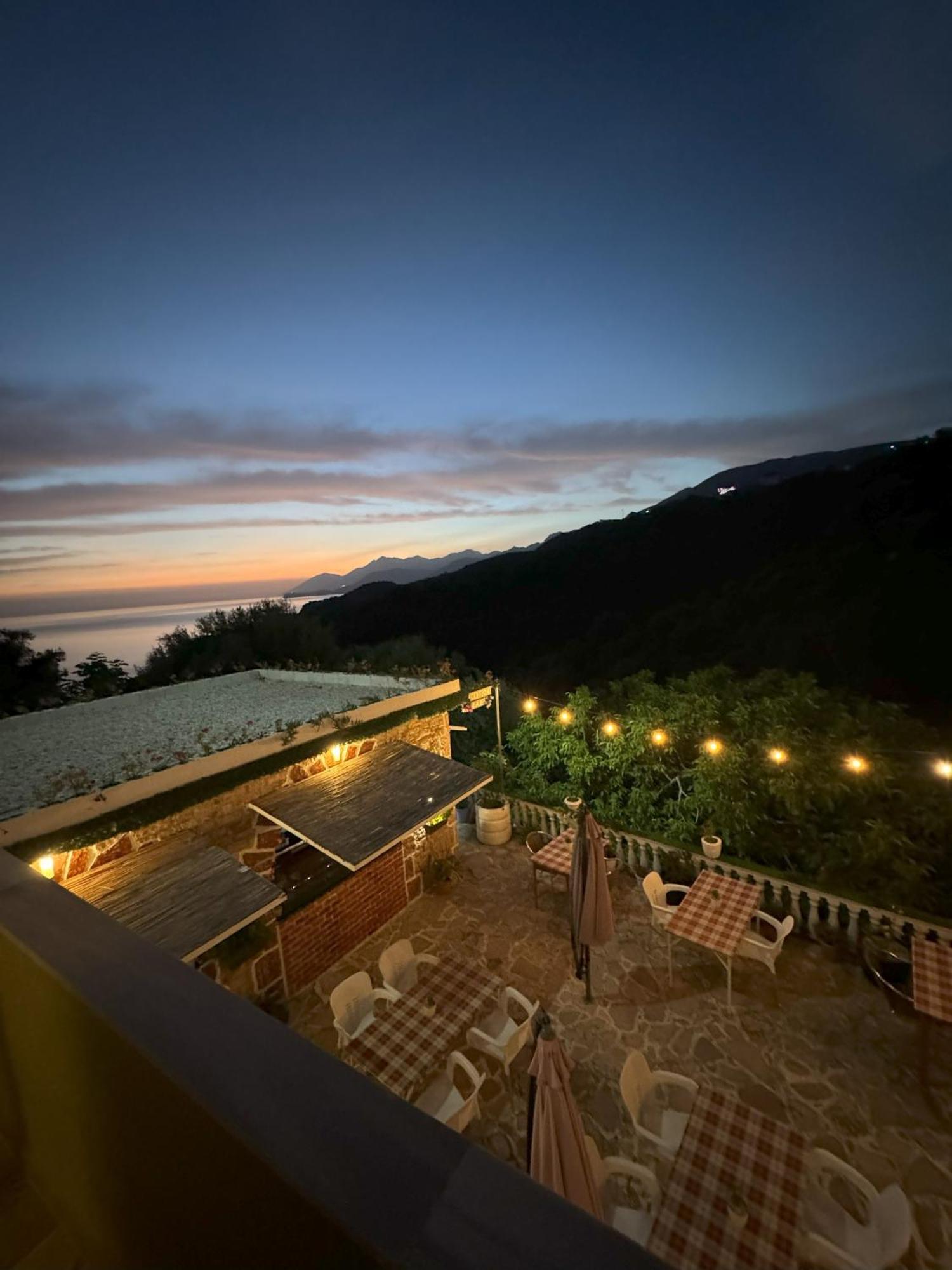 Adrian Agustin Rooms Lukove Bagian luar foto